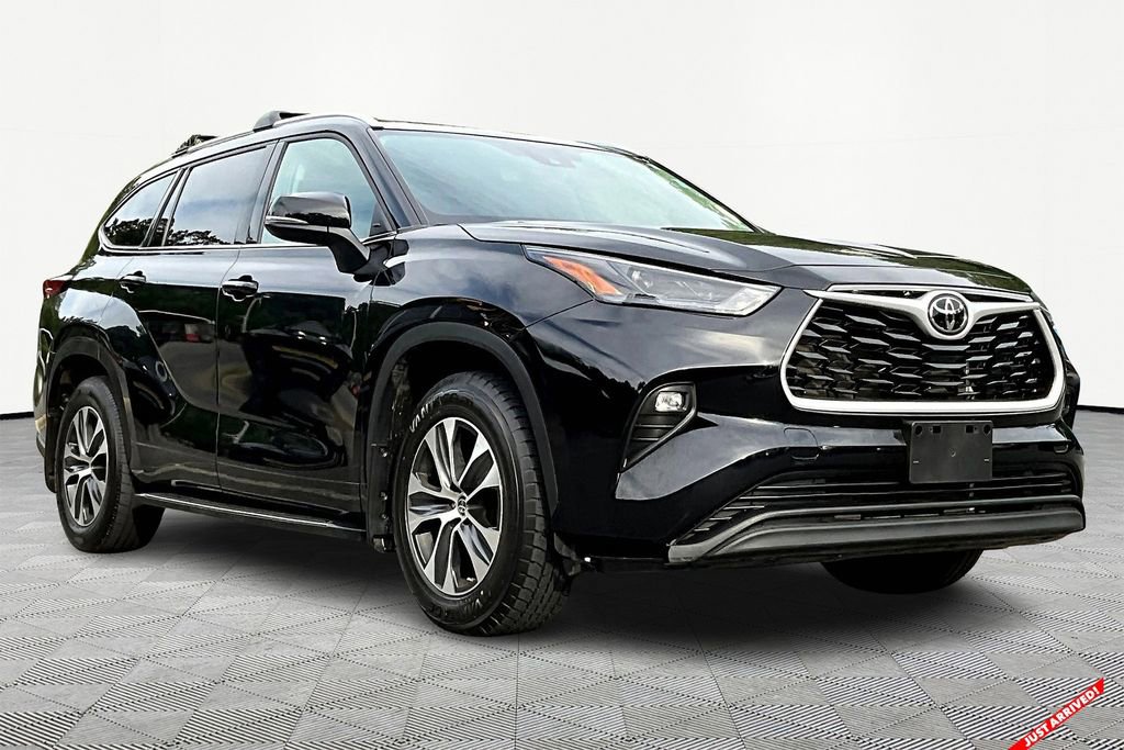 Used 2022 Toyota Highlander XLE image 1