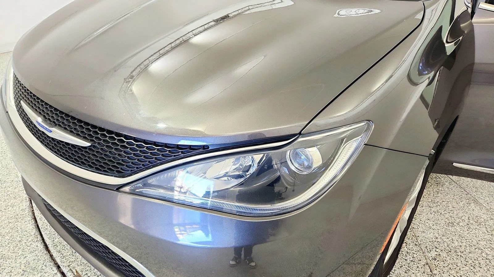 Used 2019 Chrysler Pacifica Touring-L FWD image 34