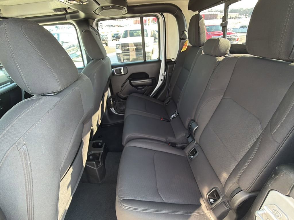 Used 2023 Jeep Gladiator Sport image 15