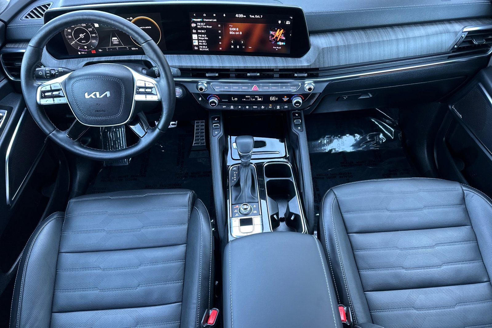 Certified 2024 Kia Telluride SX Prestige w/ Towing Package image 16