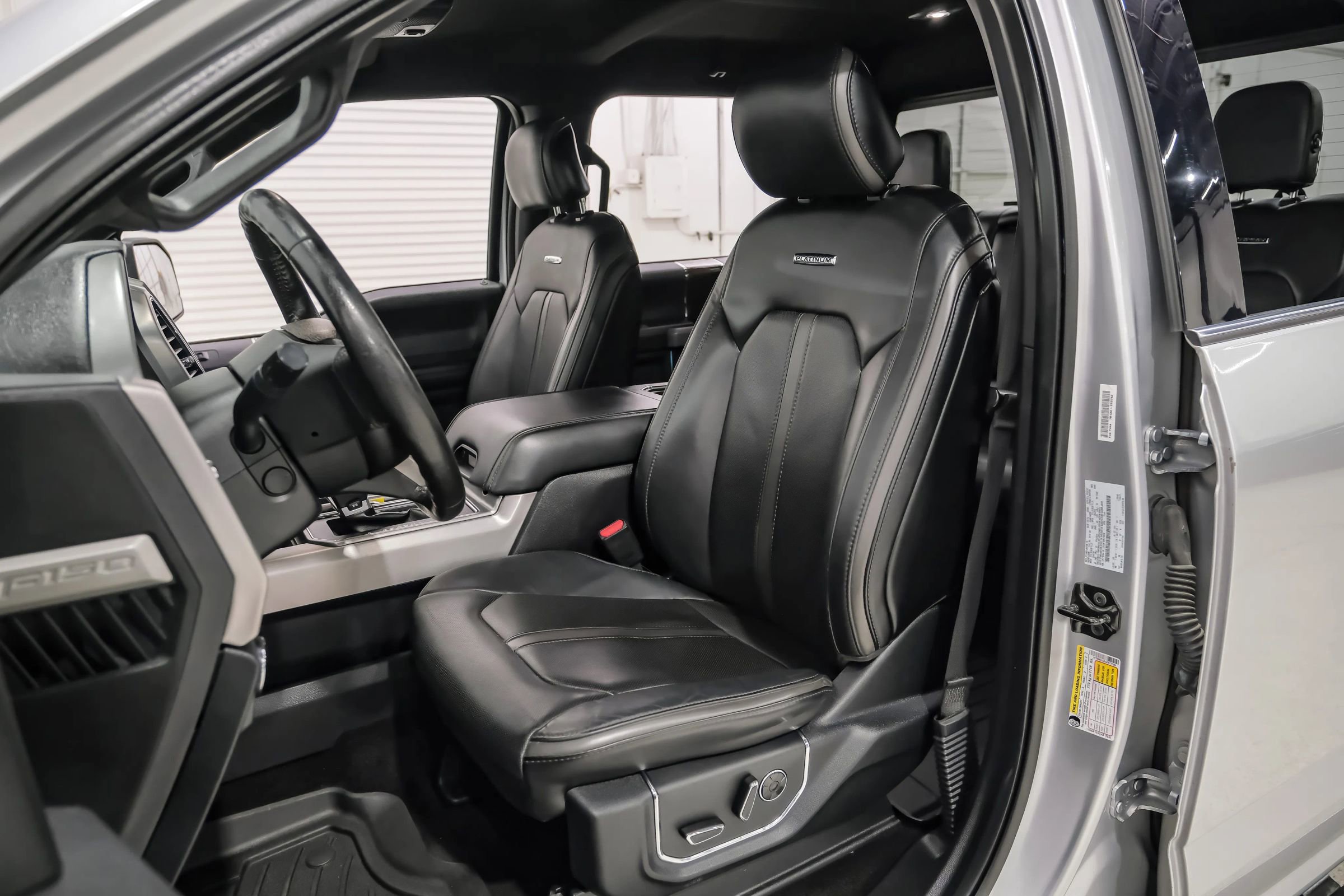 Used 2016 Ford F150 Platinum w/ Equipment Group 701A Luxury AWD/4WD image 39