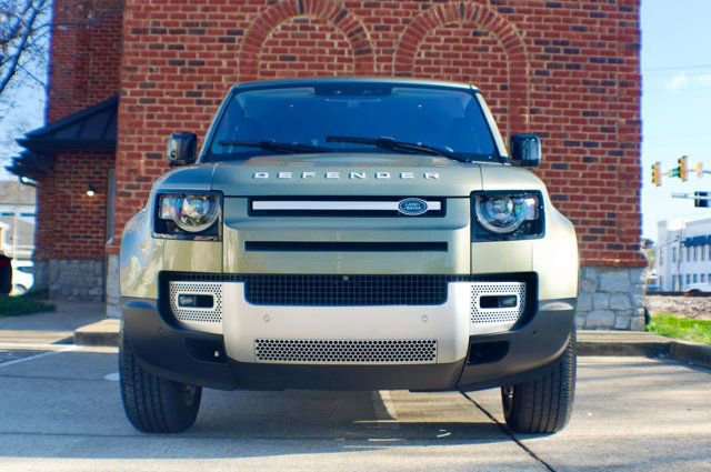 Used 2020 Land Rover Defender 110 SE image 2