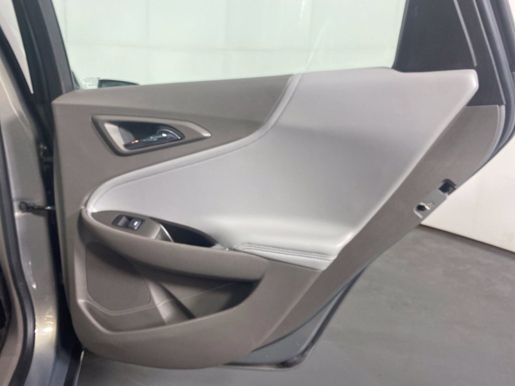 Used 2017 Chevrolet Malibu Hybrid w/ Leather Package FWD image 29