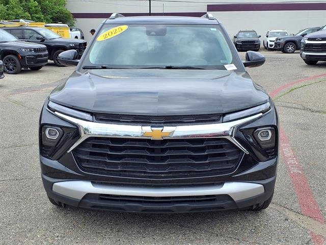 Used 2025 Chevrolet TrailBlazer LT AWD/4WD image 21