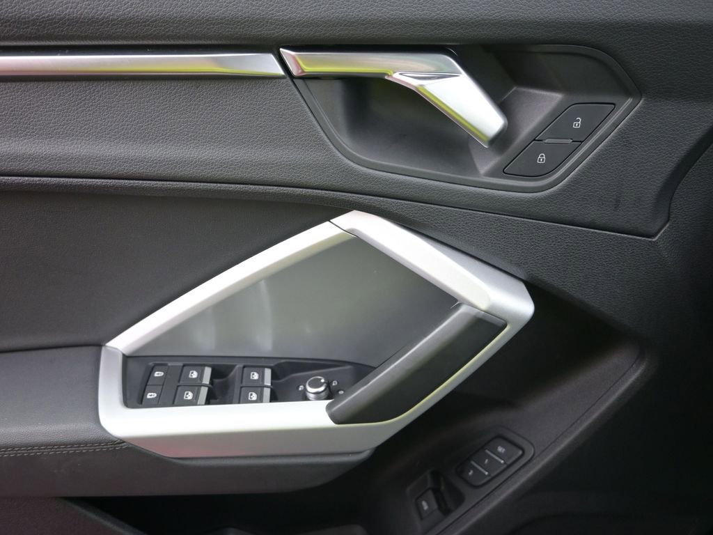 Used 2024 Audi Q3 2.0T Premium image 17