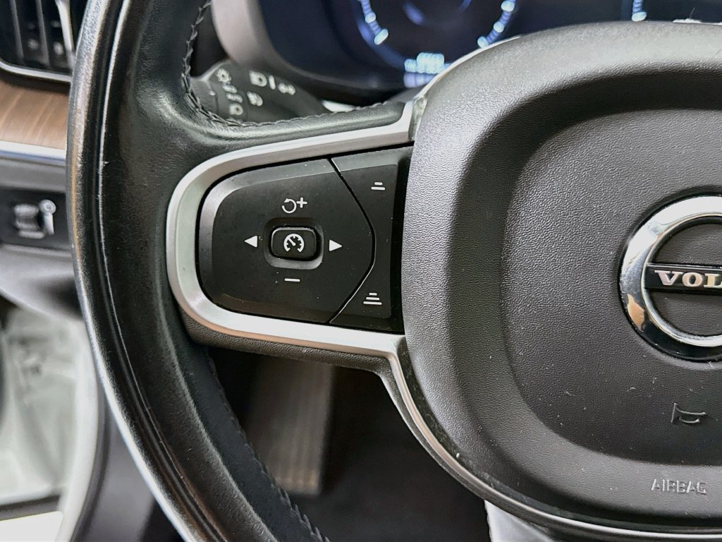 Used 2021 Volvo XC60 T5 Momentum w/ Protection Package Premier FWD image 11