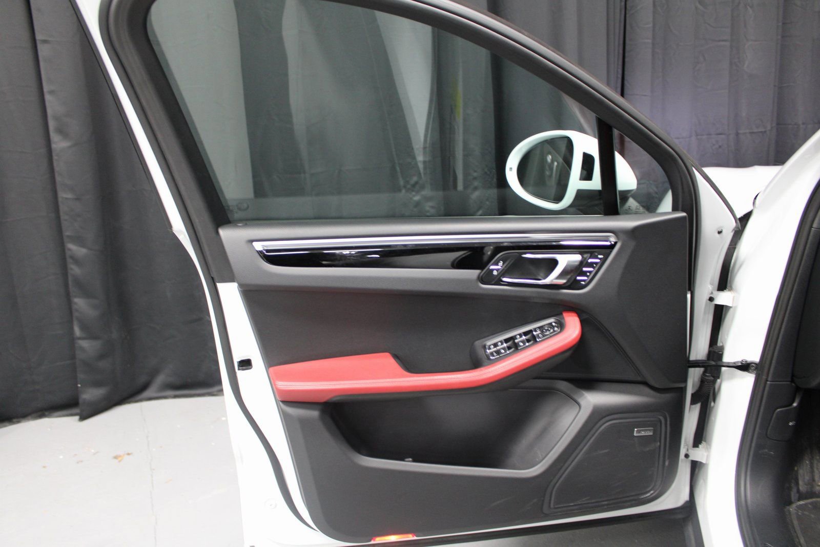 Certified 2021 Porsche Macan image 21