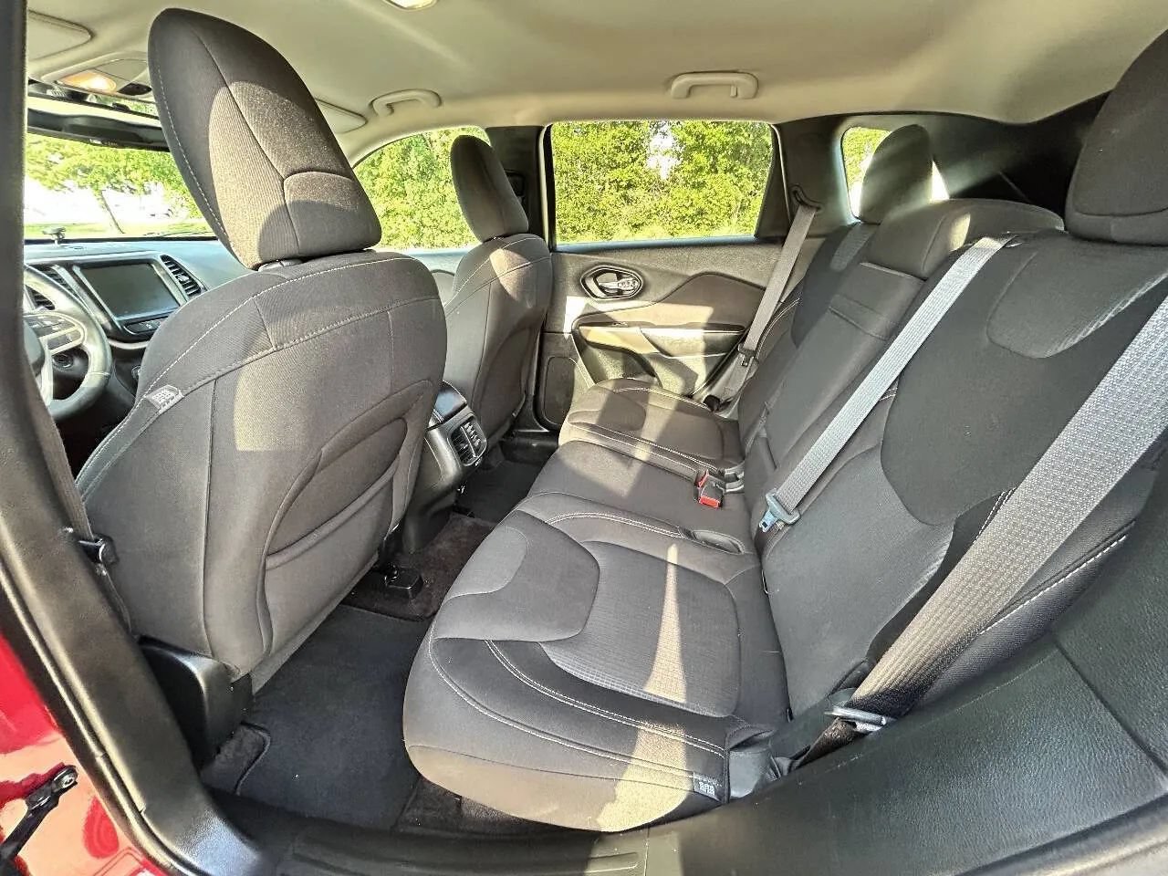 Used 2017 Jeep Cherokee Latitude w/ Safety/Convenience Group AWD/4WD image 13