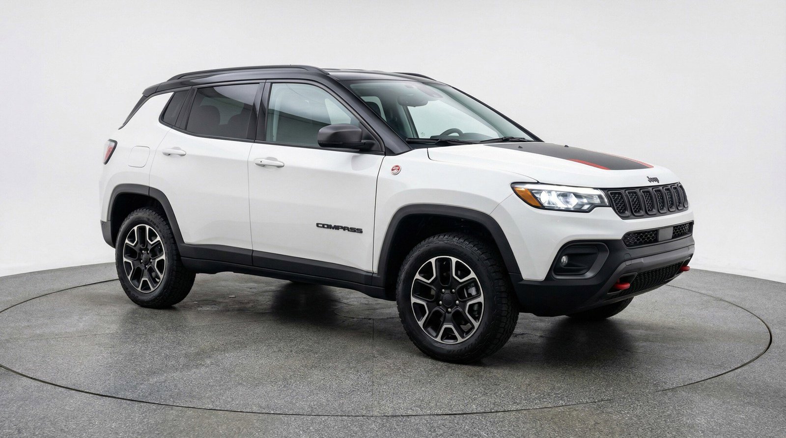 Used 2025 Jeep Compass Trailhawk image 1