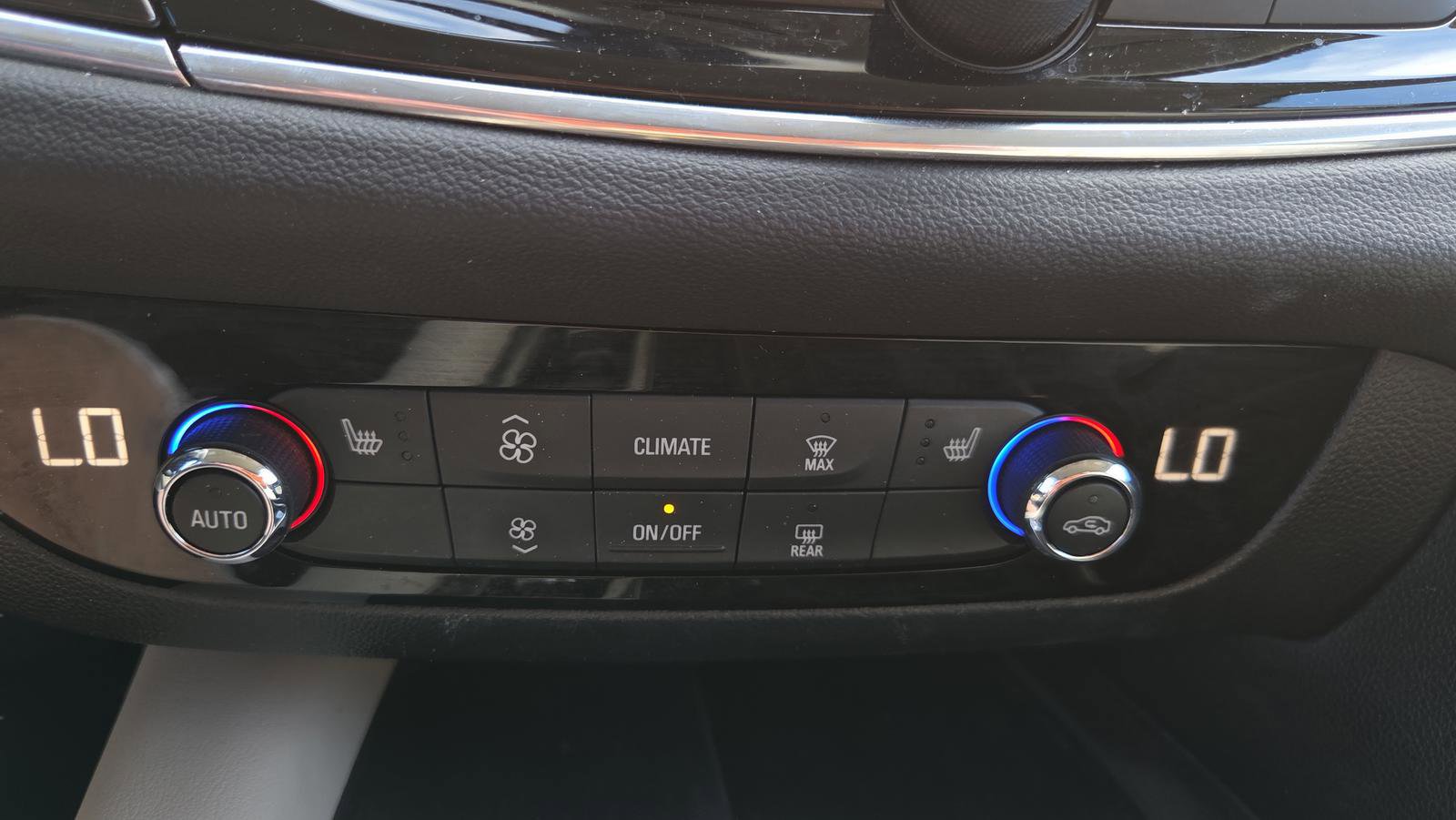 Used 2024 Buick Enclave Essence w/ Sport Touring Edition image 30