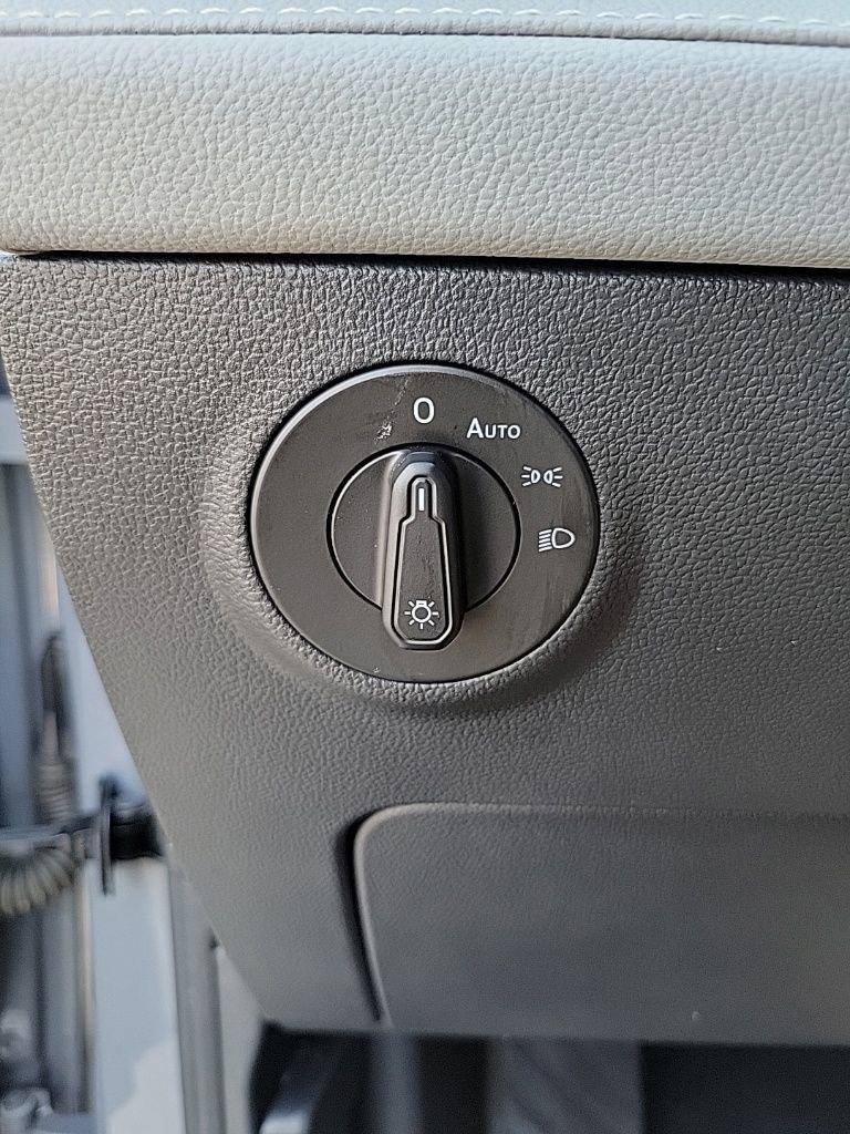 Used 2022 Volkswagen Taos SEL w/ Panoramic Sunroof Package image 21