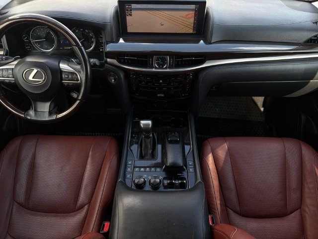 Used 2019 Lexus LX 570 4WD w/ Luxury Package image 9