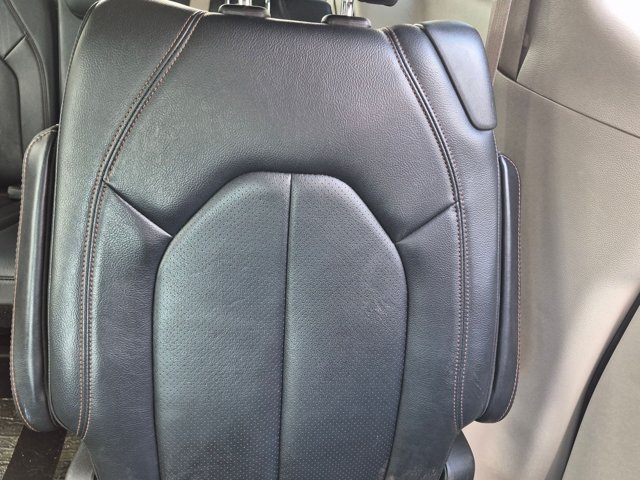 Used 2020 Chrysler Pacifica Touring-L FWD image 14