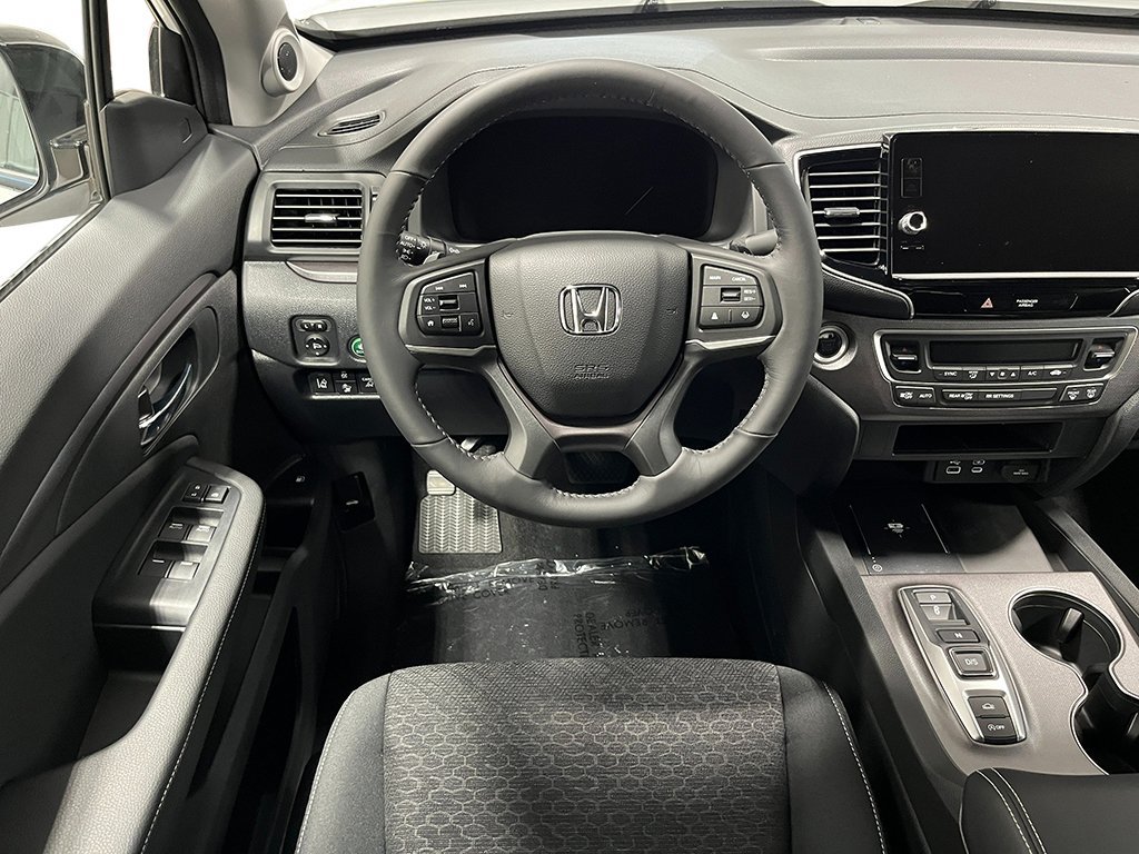 Used 2025 Honda Ridgeline Sport image 16