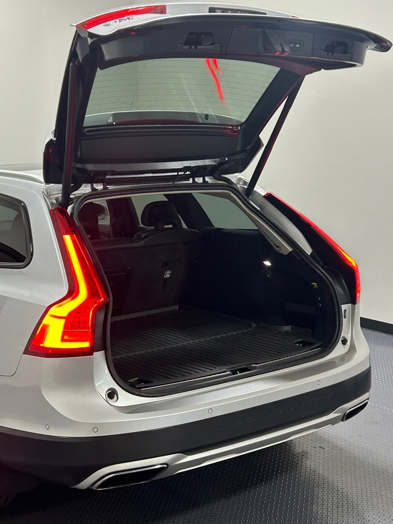 Used 2018 Volvo V90 T5 Cross Country w/ Convenience Package image 10