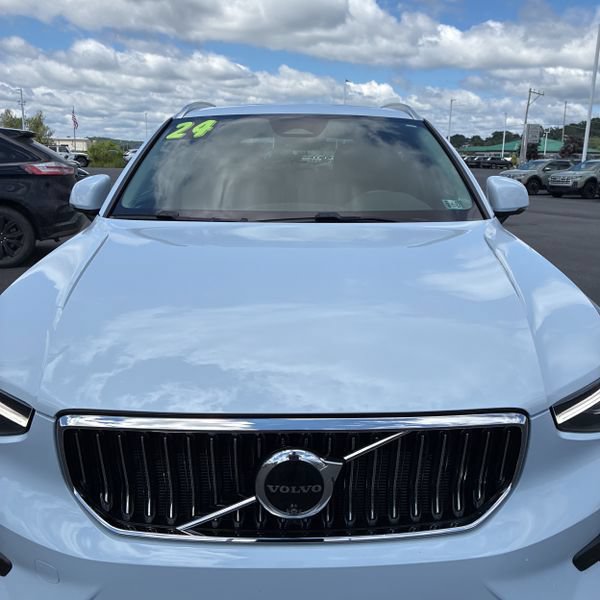 Used 2024 Volvo XC40 B5 Plus w/ Protection Package Premier AWD/4WD image 10
