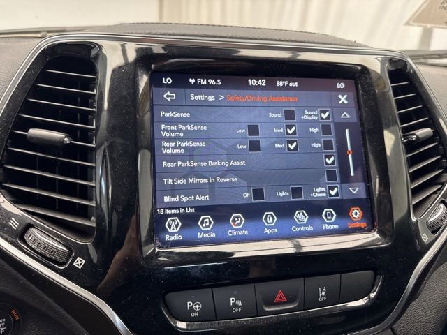 Used 2021 Jeep Cherokee Limited image 22