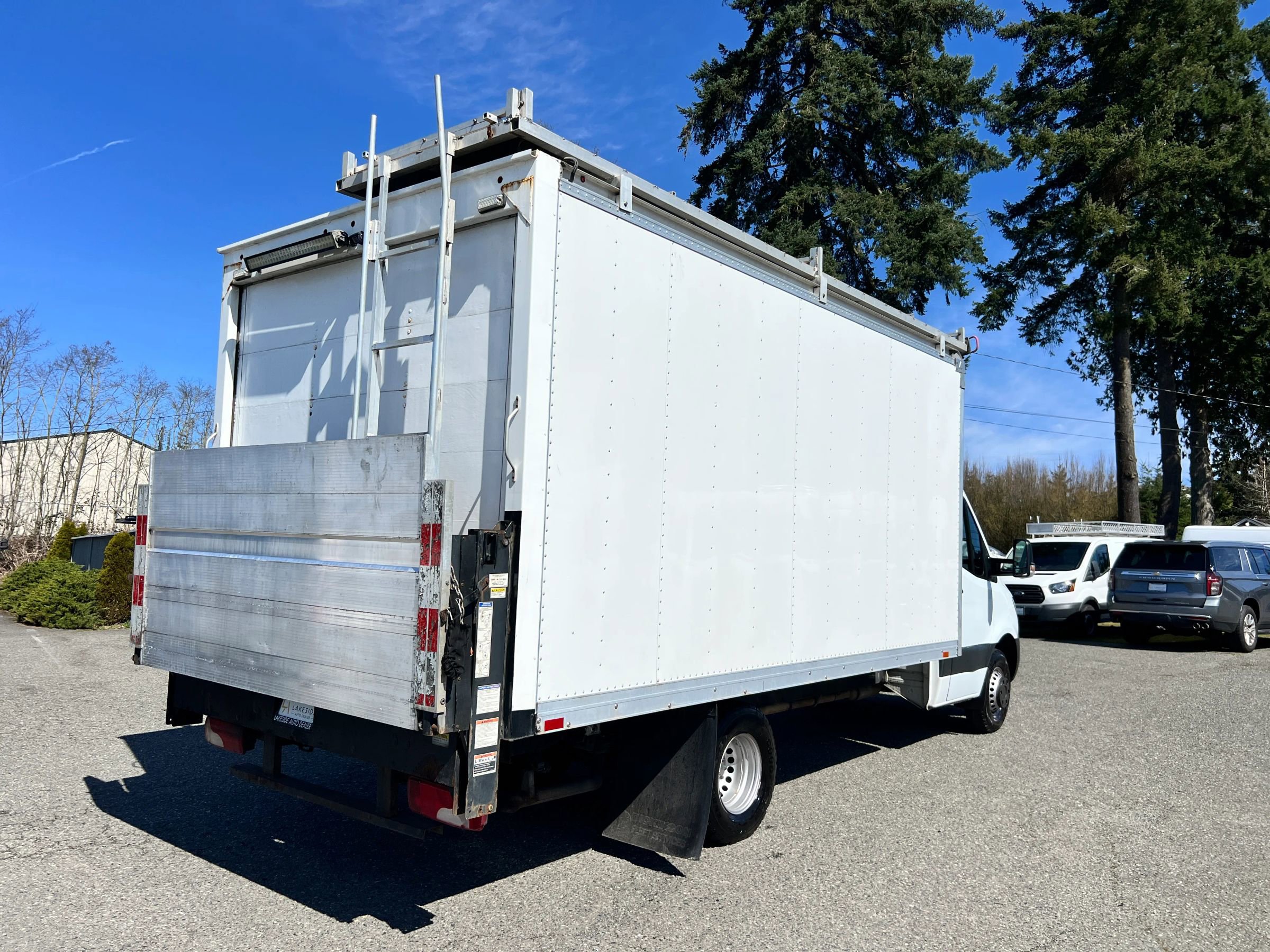 Used 2019 Freightliner Sprinter 3500 w/ Premium Package image 7