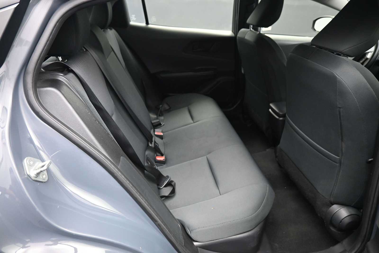 Certified 2025 Toyota Prius LE FWD image 23