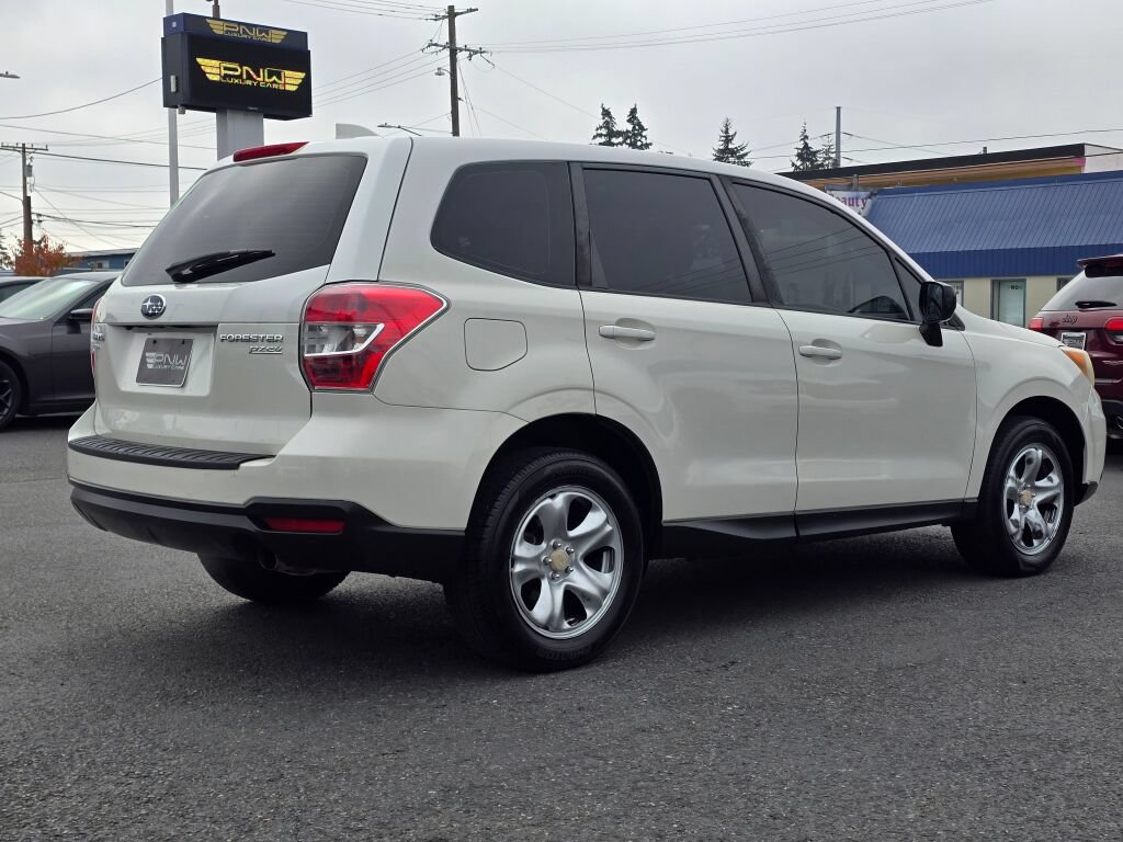 Used 2016 Subaru Forester 2.5i AWD/4WD image 6