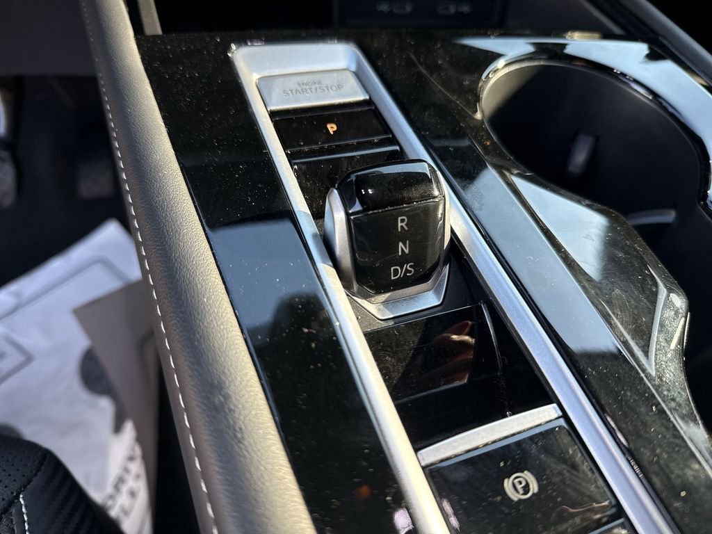 Used 2025 Volkswagen Atlas Cross Sport SE w/ Black Wheel Package image 30