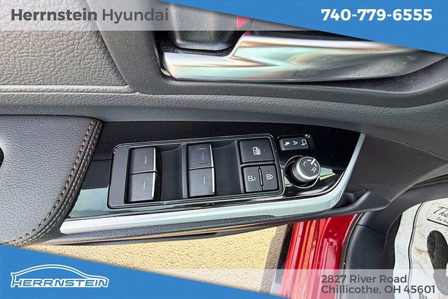 Used 2025 Toyota Sienna Platinum image 21