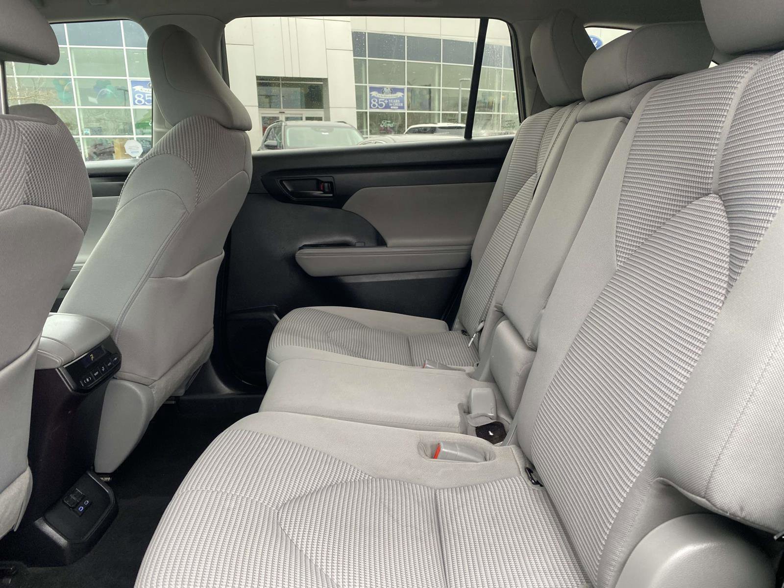 Used 2022 Toyota Highlander LE image 12