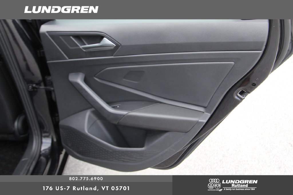 Used 2024 Volkswagen Jetta SE FWD image 8
