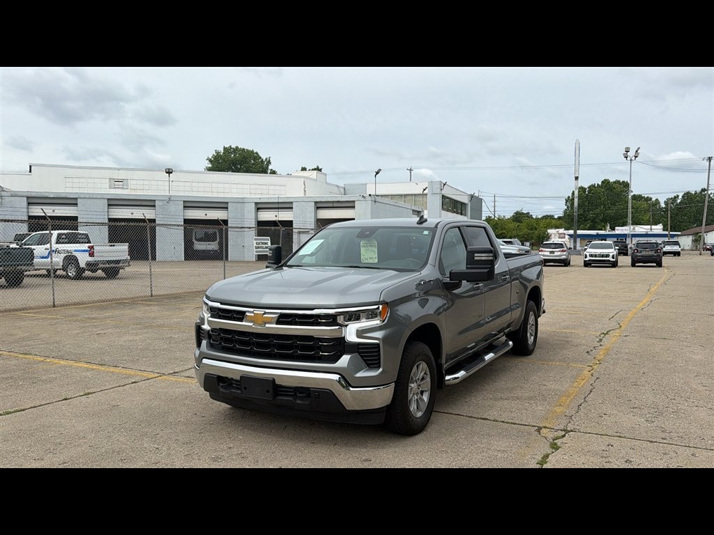 Used 2023 Chevrolet Silverado 1500 LT w/ Protection Package AWD/4WD image 2