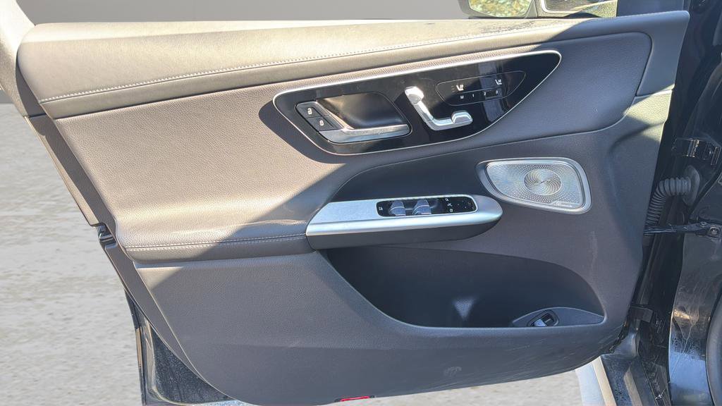 Used 2024 Mercedes-Benz GLC 300 4MATIC image 10