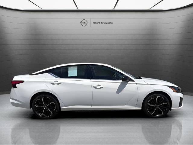 Certified 2025 Nissan Altima 2.5 SR FWD image 2