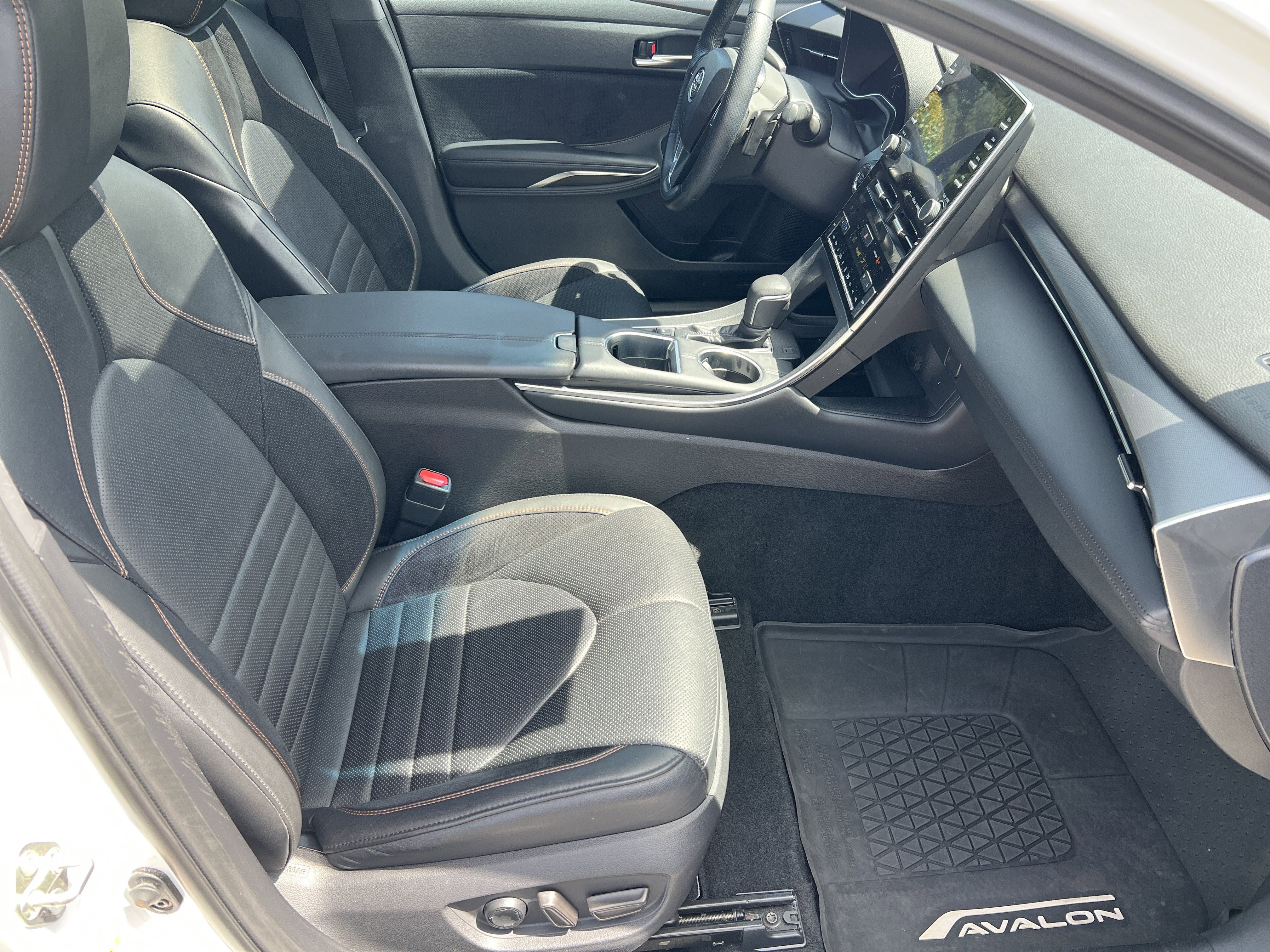 Used 2019 Toyota Avalon Touring FWD image 28