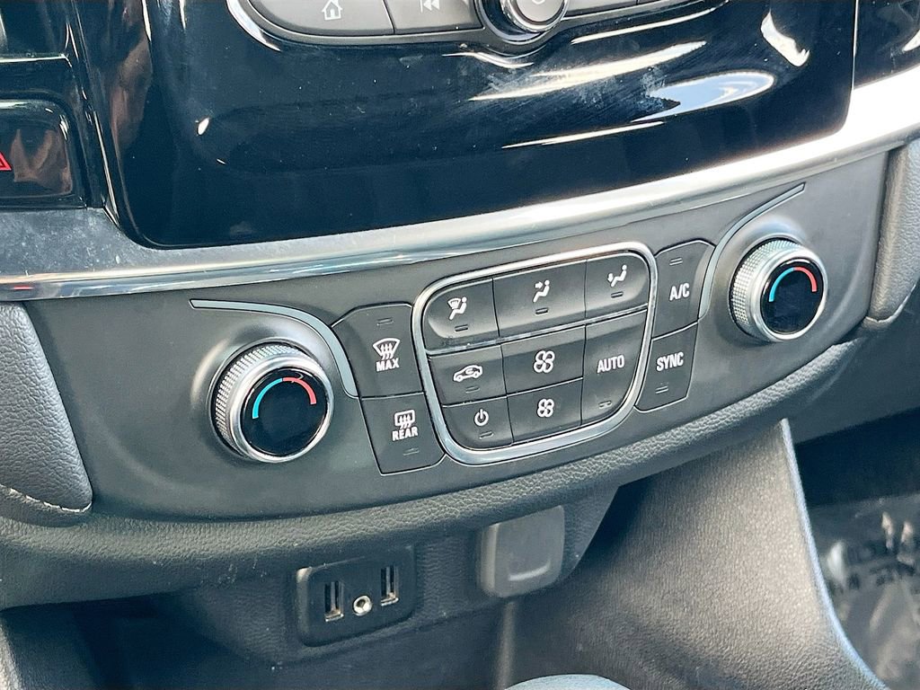 Used 2023 Chevrolet Traverse LT image 15