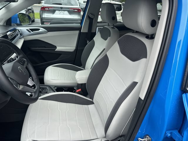 Used 2025 Volkswagen Taos SE AWD/4WD image 15