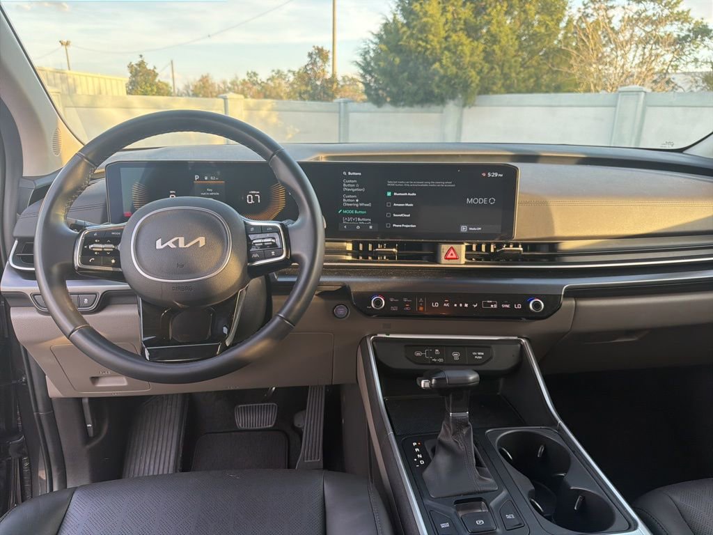 Used 2025 Kia Carnival image 29