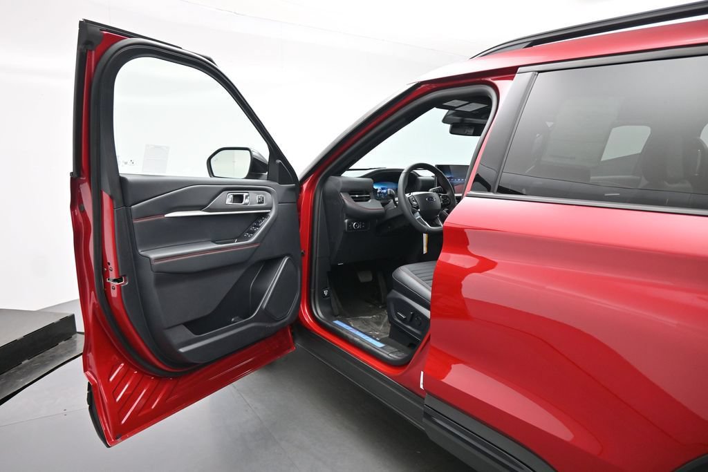 New 2026 Ford Explorer ST-Line w/ ST-Line Street Pack RWD image 8