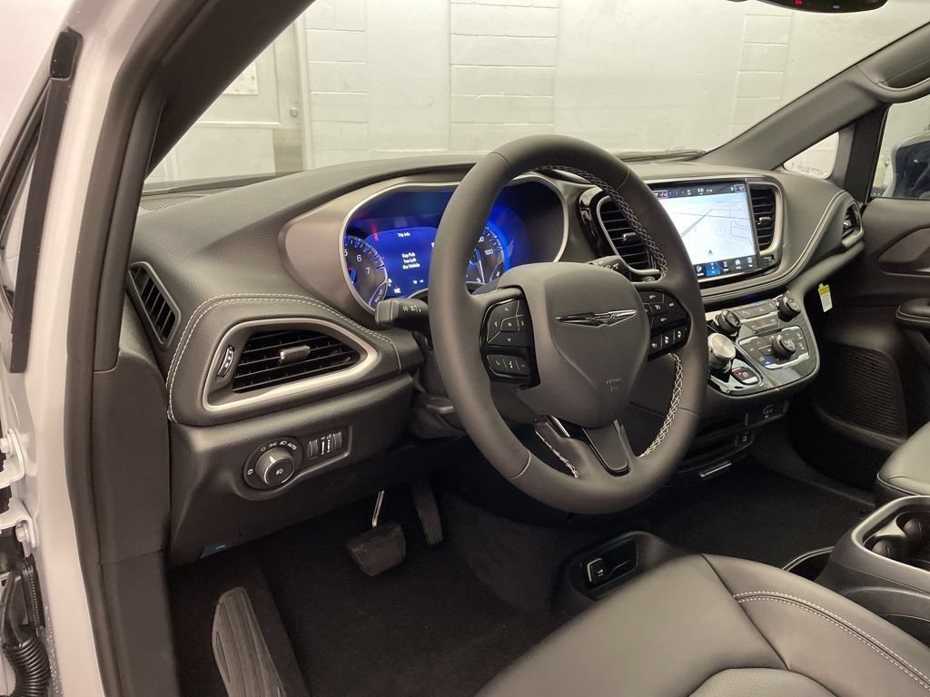 New 2026 Chrysler Pacifica Select FWD image 14