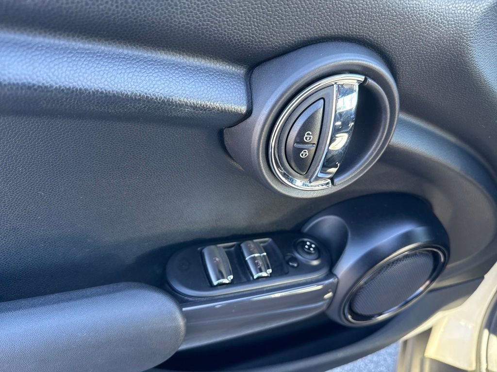 Used 2020 MINI Cooper Convertible image 16