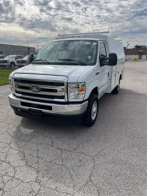 New 2026 Ford E-350 and Econoline 350 Super Duty w/ Power Equipment Group RWD image 3