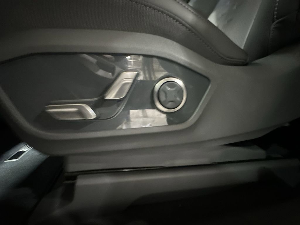 New 2026 Kia EV9 Wind image 14