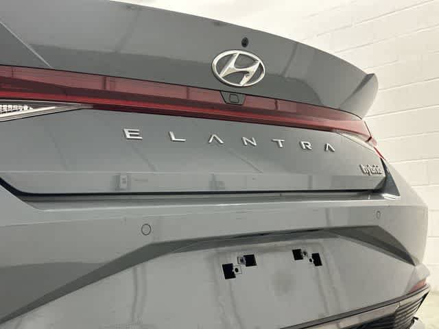 Used 2023 Hyundai Elantra Limited w/ Cargo Package FWD image 31