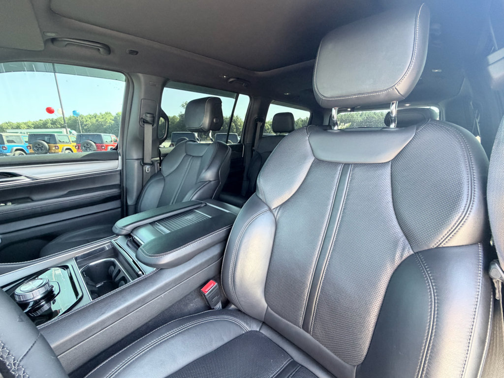 Used 2023 Jeep Wagoneer Series II RWD image 23