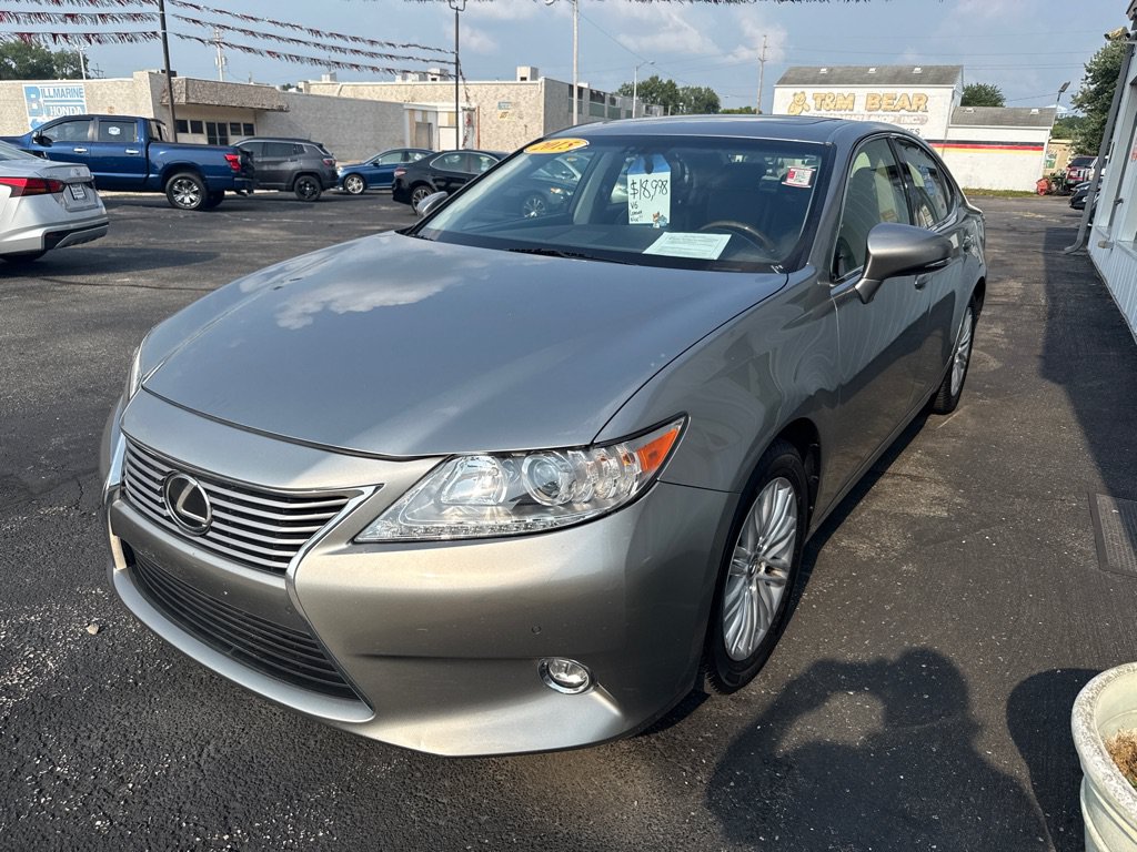 Used 2015 Lexus ES 350 w/ Luxury Package FWD image 3