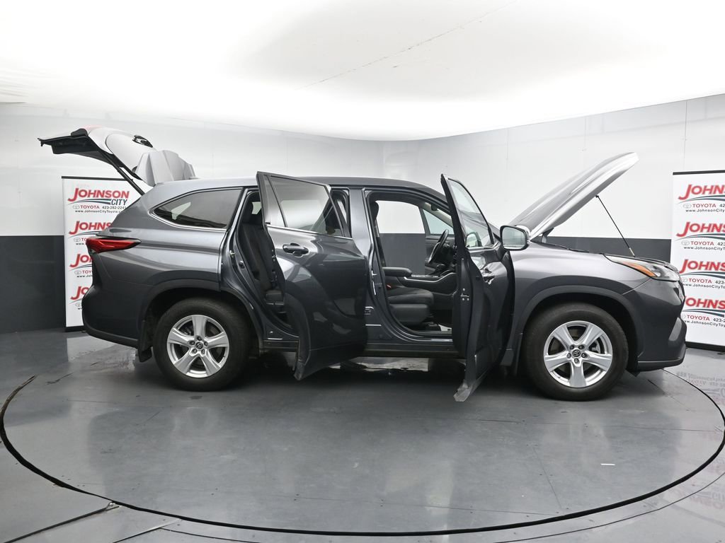Used 2020 Toyota Highlander LE AWD/4WD image 44