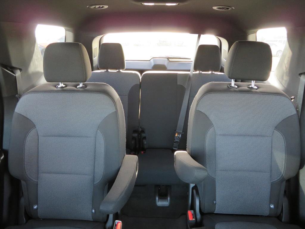 Used 2023 Chevrolet Traverse LT w/ Rear Camera Mirror Package image 27