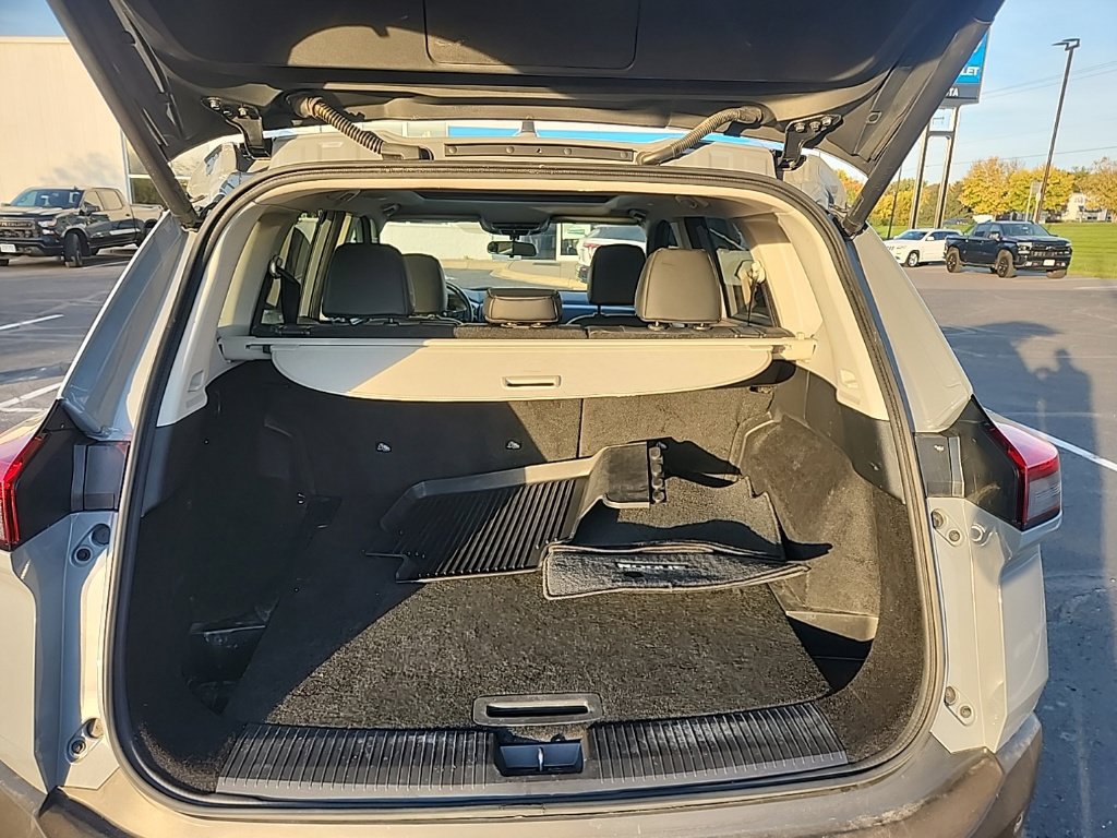 Used 2021 Nissan Rogue SV AWD/4WD image 12