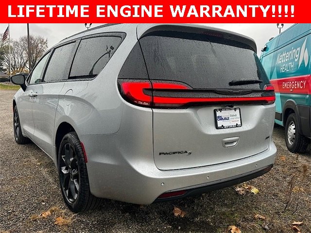 New 2026 Chrysler Pacifica Select w/ S Appearance Package image 4