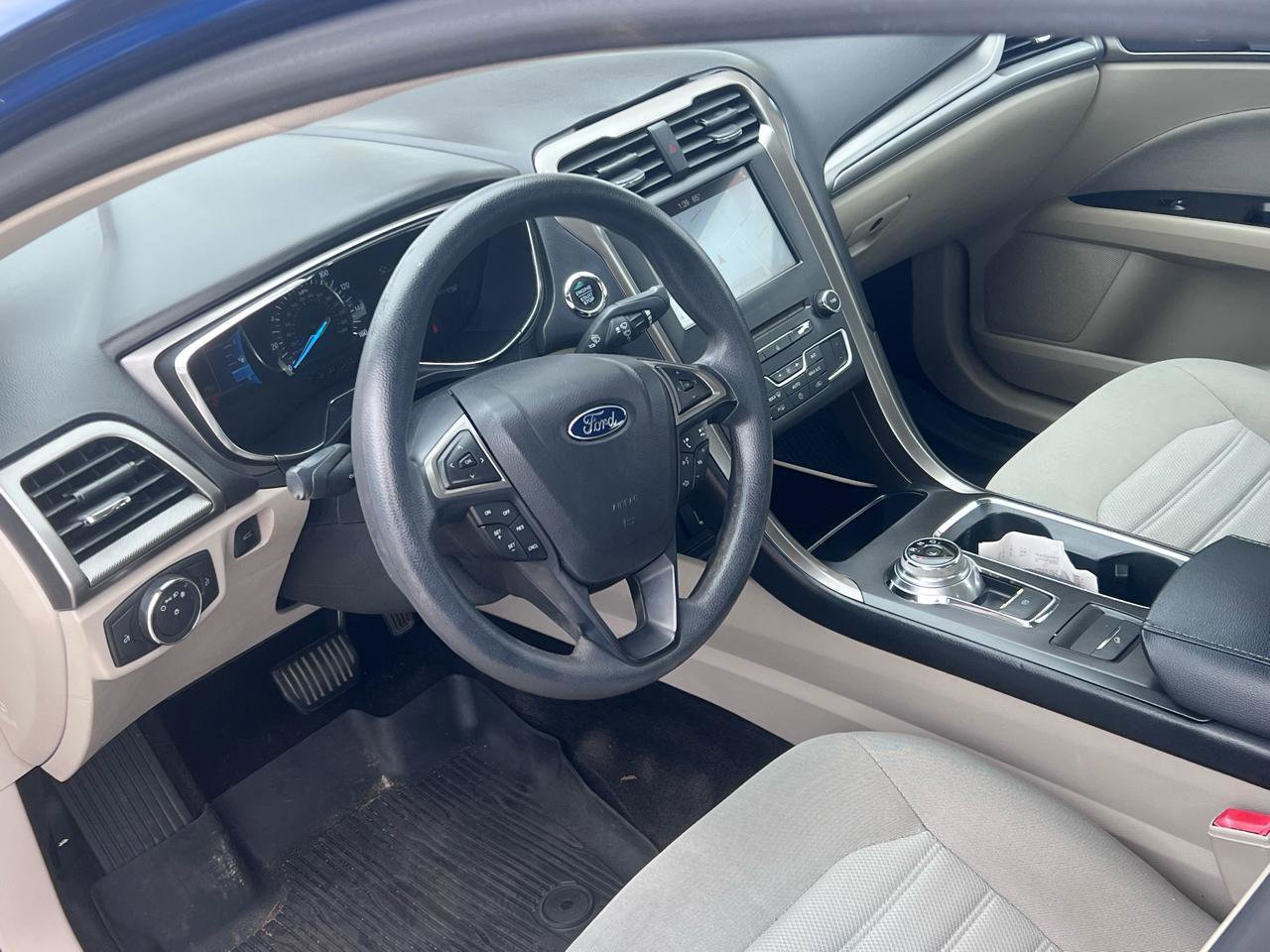 Used 2017 Ford Fusion SE w/ Fusion SE Technology Package image 12