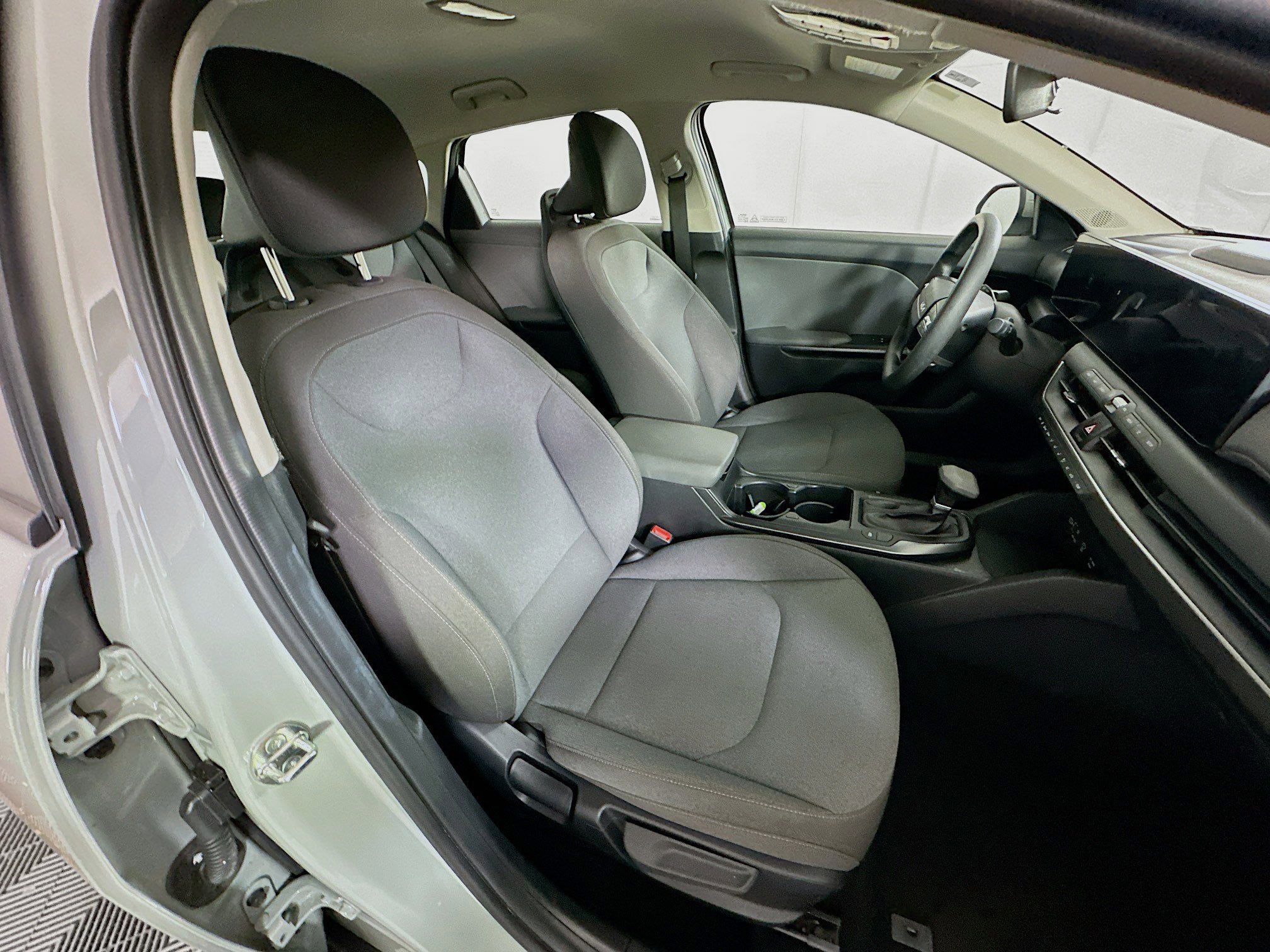 Used 2025 Kia K4 LXS image 30