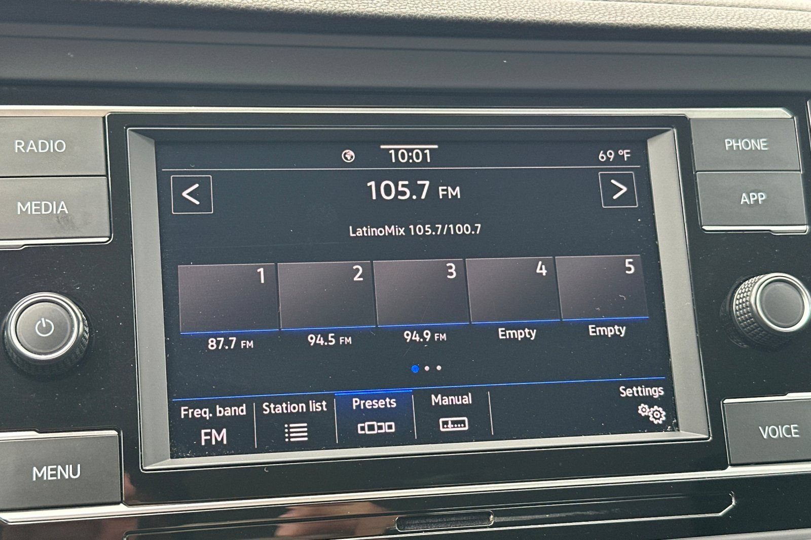 Used 2024 Volkswagen Jetta SE FWD image 19